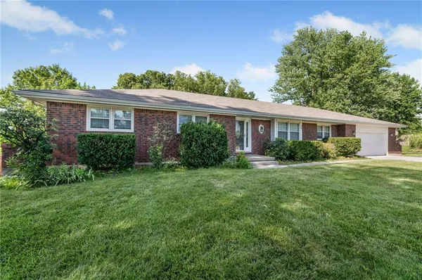 $389,900 | 38 Hillcrest Drive, Platte City, MO 64079