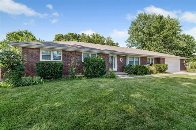 $420,000 | 38 Hillcrest Drive, Platte City, MO 64079