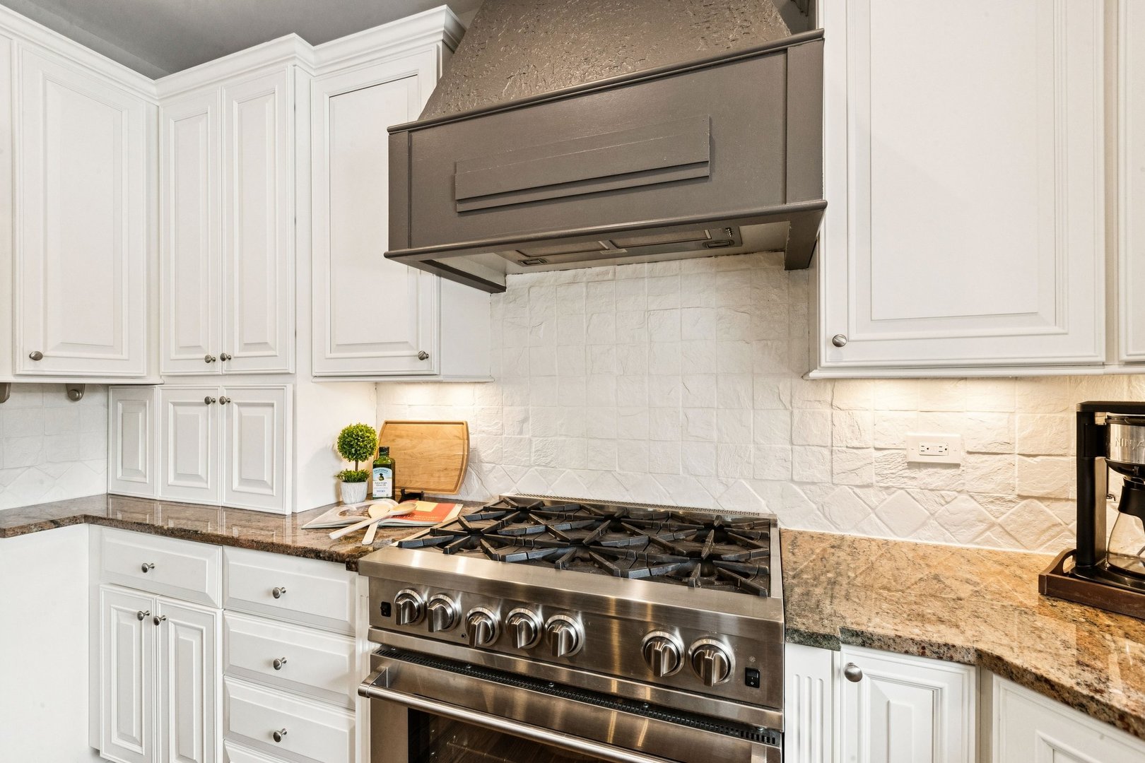 8017 Insignia Court Long Grove, IL 60060 - Photo 10 of 54