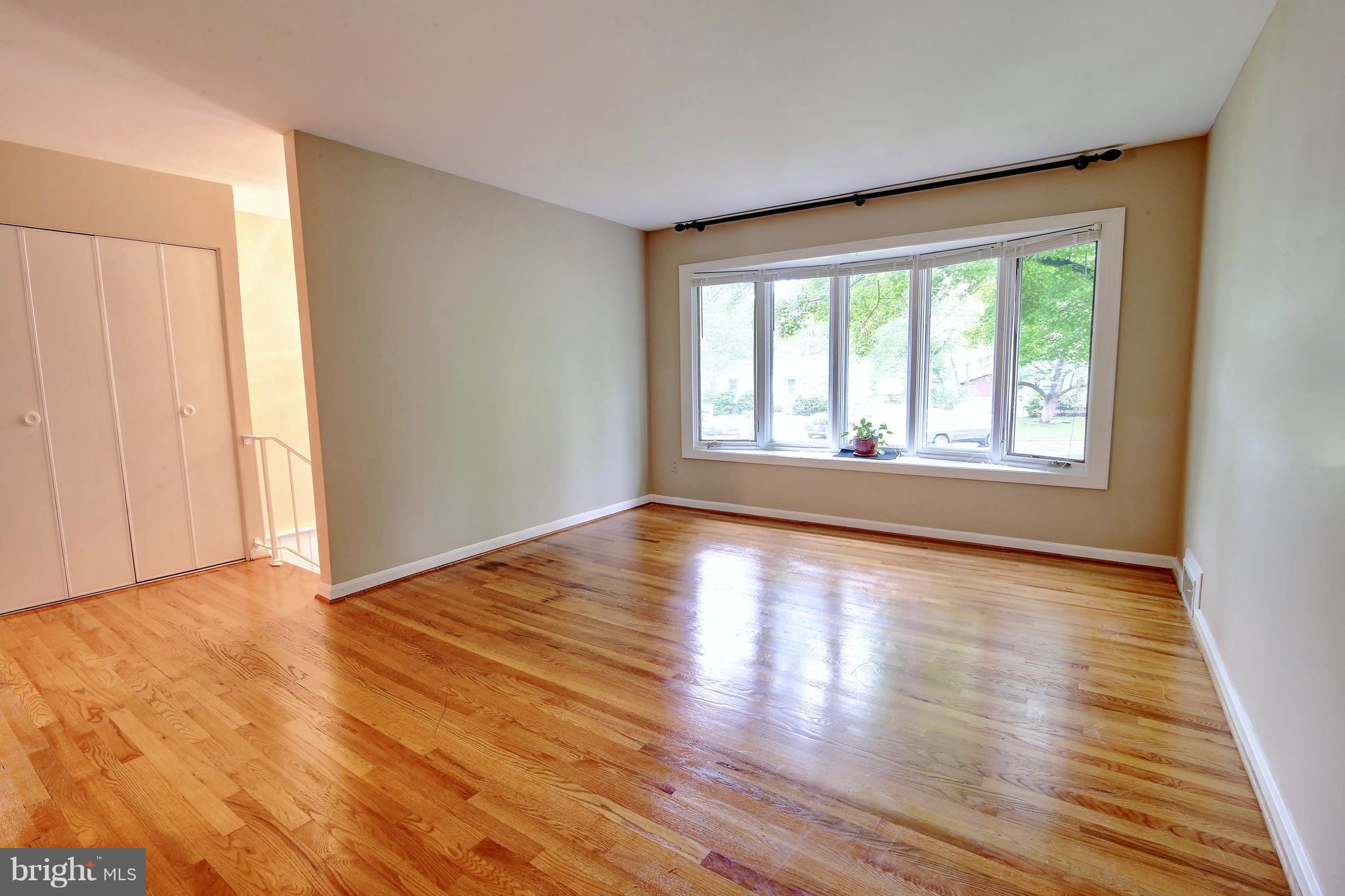 4303 Decatur Court Fairfax, VA 22030 - Photo 14 of 29 Living Room