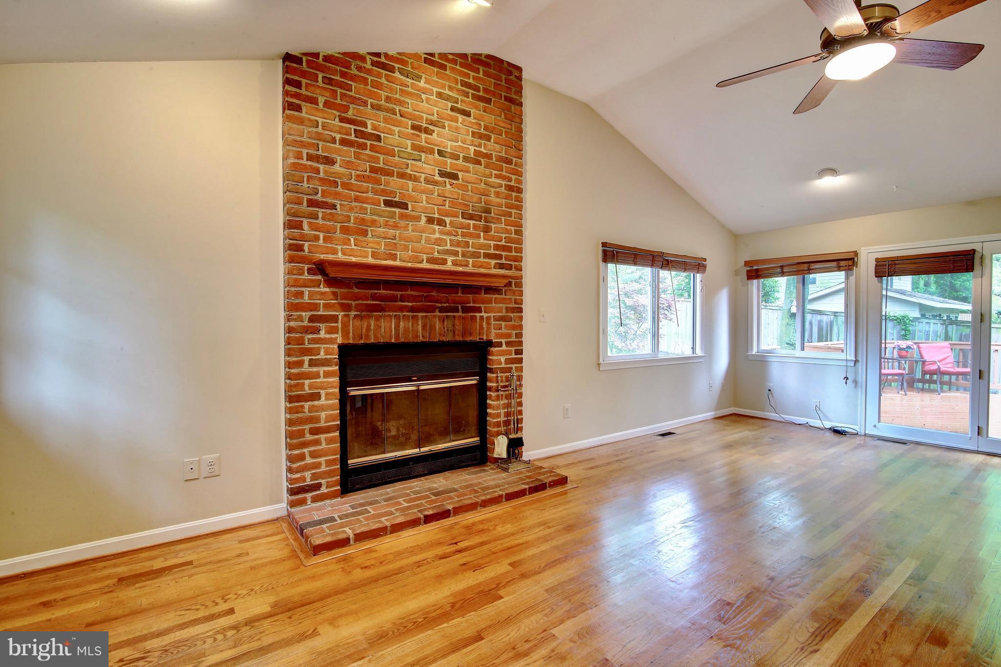 4303 Decatur Court Fairfax, VA 22030 - Photo 6 of 29 Living Room