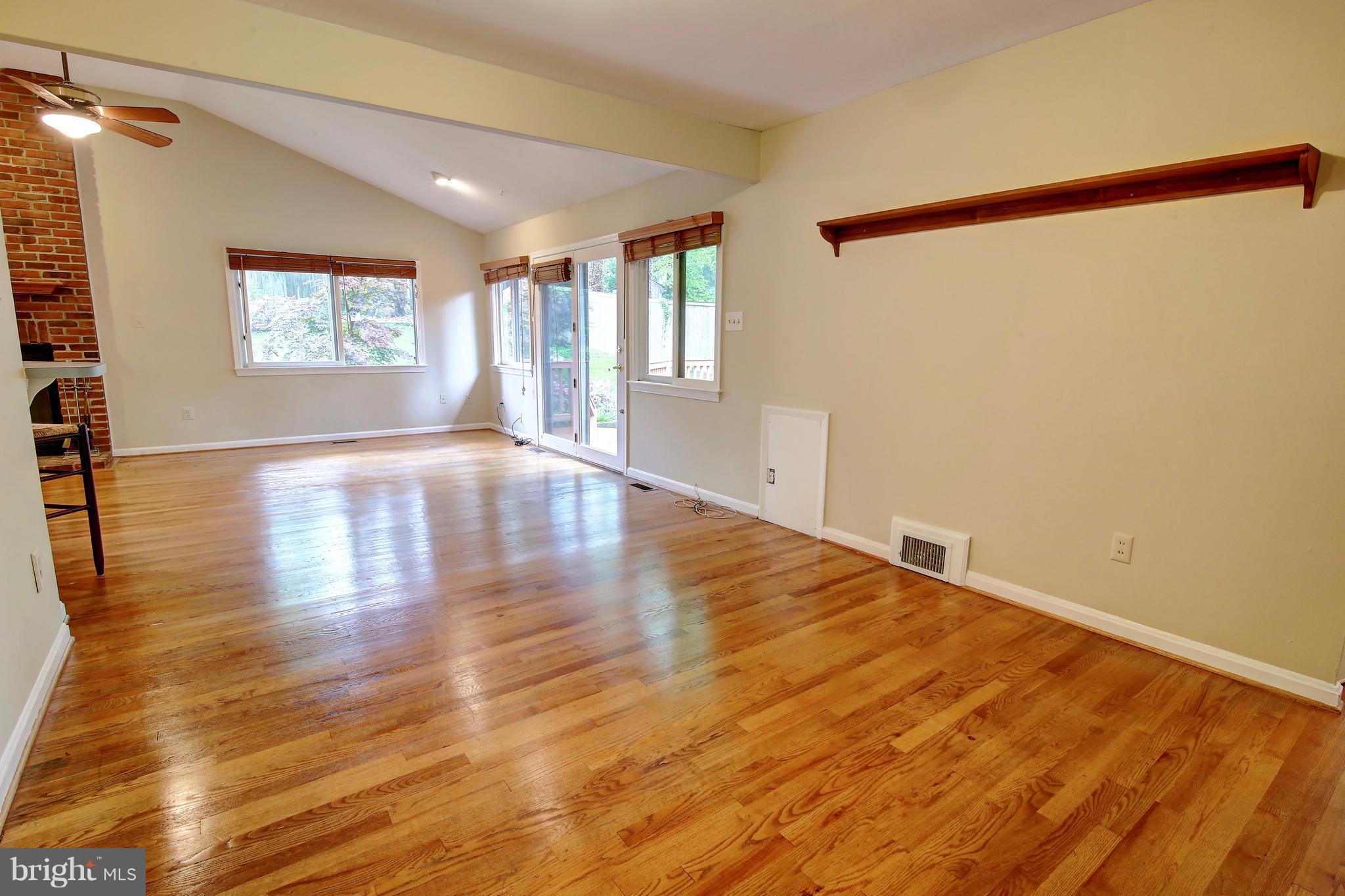 4303 Decatur Court Fairfax, VA 22030 - Photo 7 of 29 Living Room