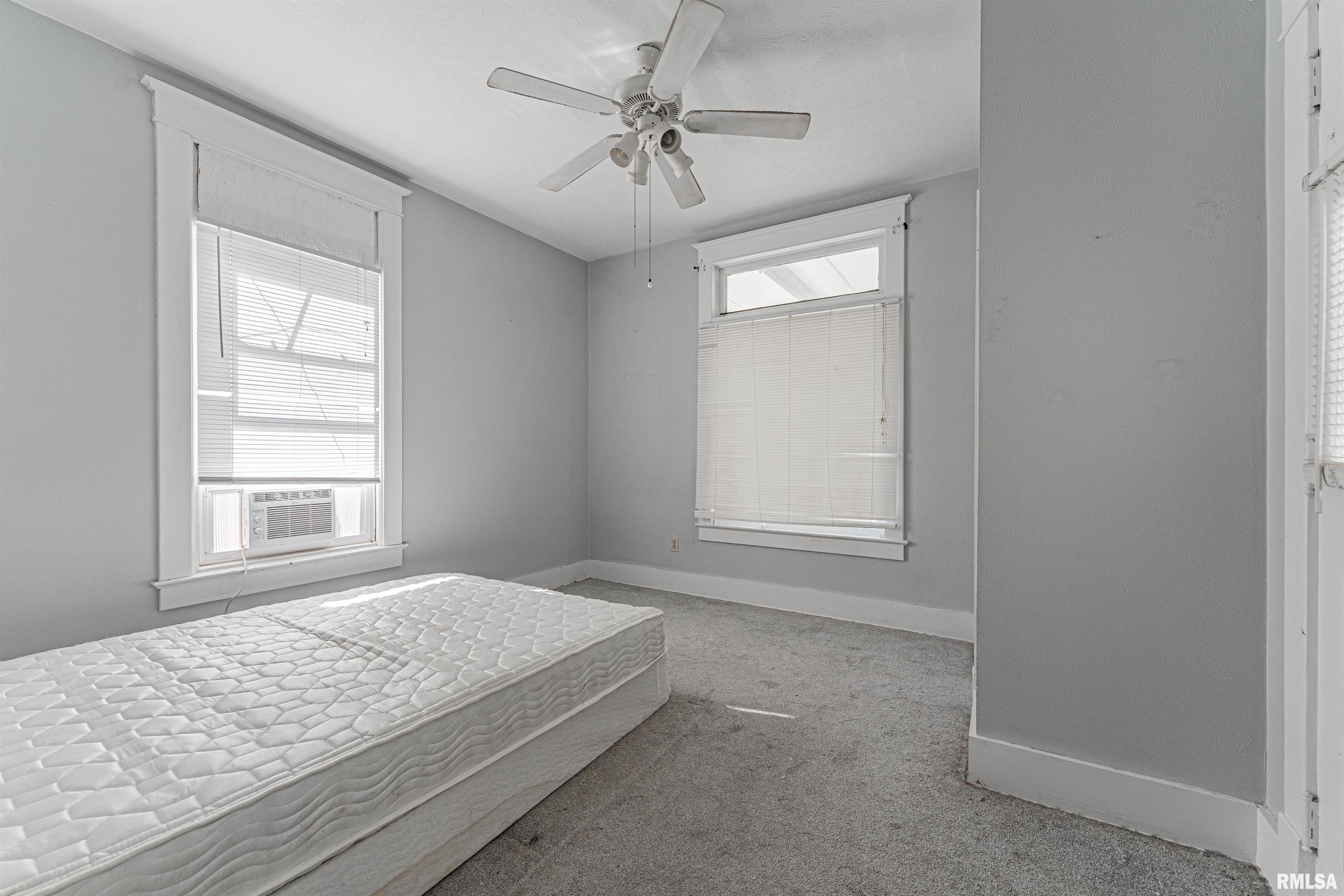 402 Wyatt Avenue Lincoln, IL 62656 - Photo 13 of 22