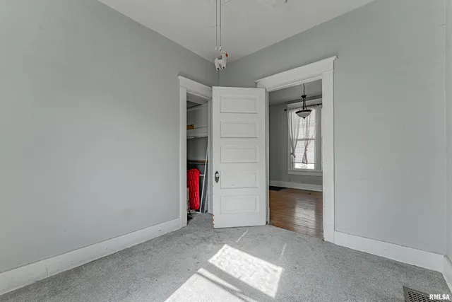 $65,000 | 402 Wyatt Avenue, Lincoln, IL 62656