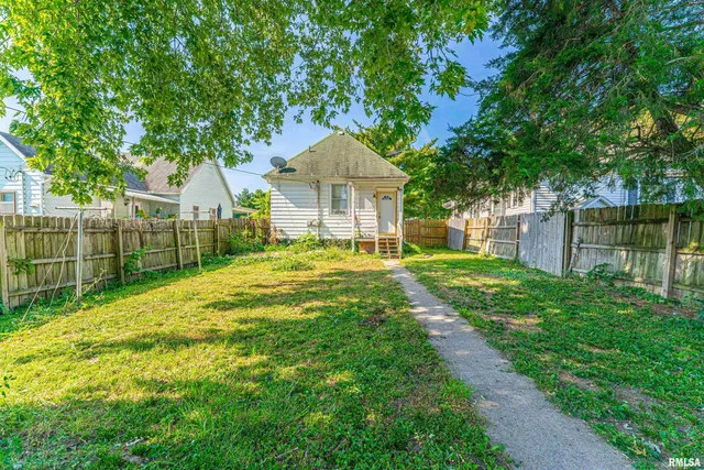 $65,000 | 402 Wyatt Avenue, Lincoln, IL 62656