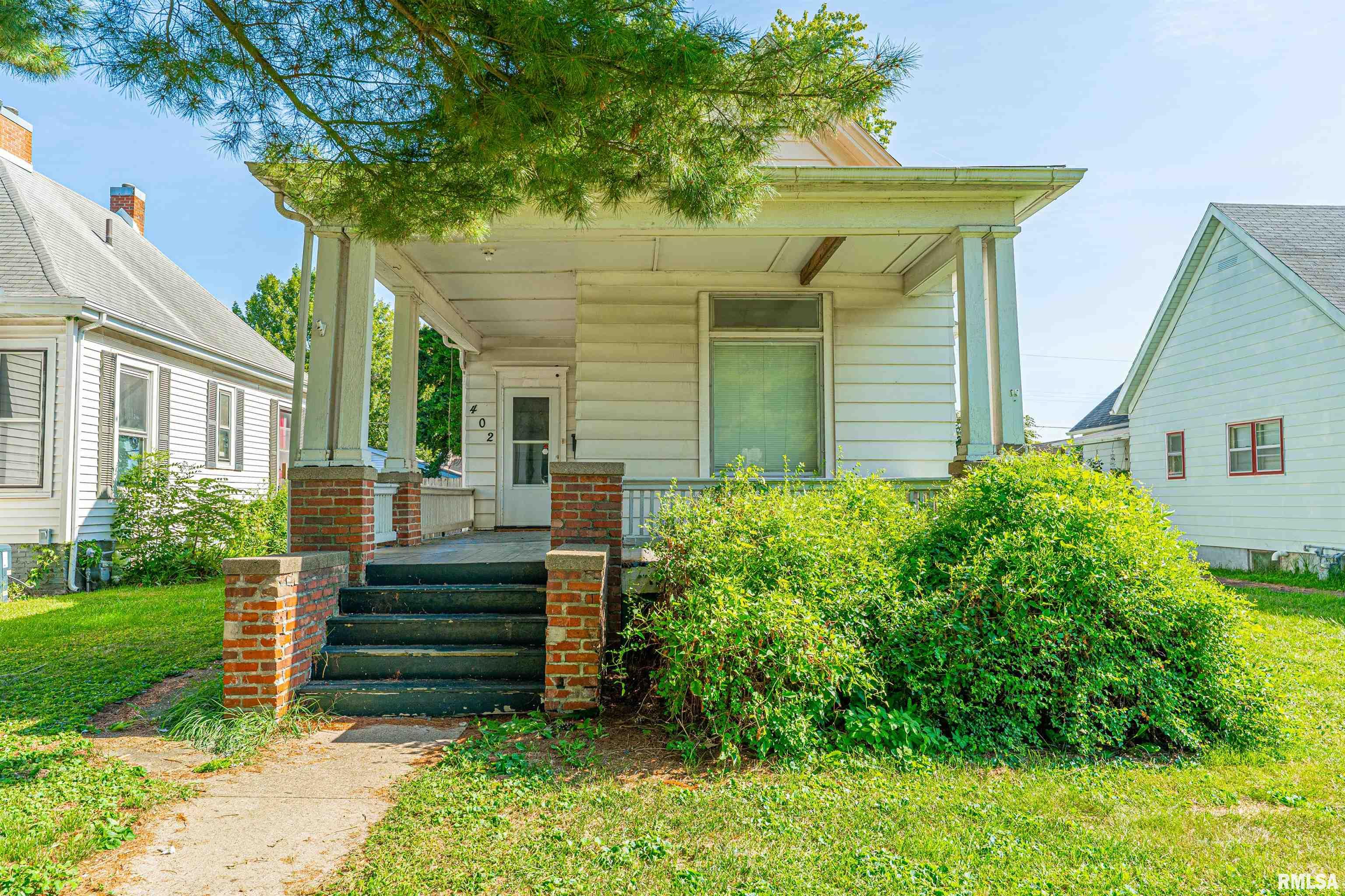 402 Wyatt Avenue Lincoln, IL 62656 - Photo 2 of 22