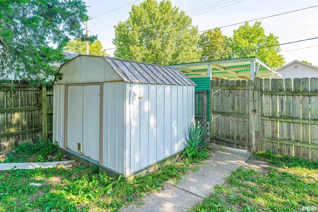 $65,000 | 402 Wyatt Avenue, Lincoln, IL 62656