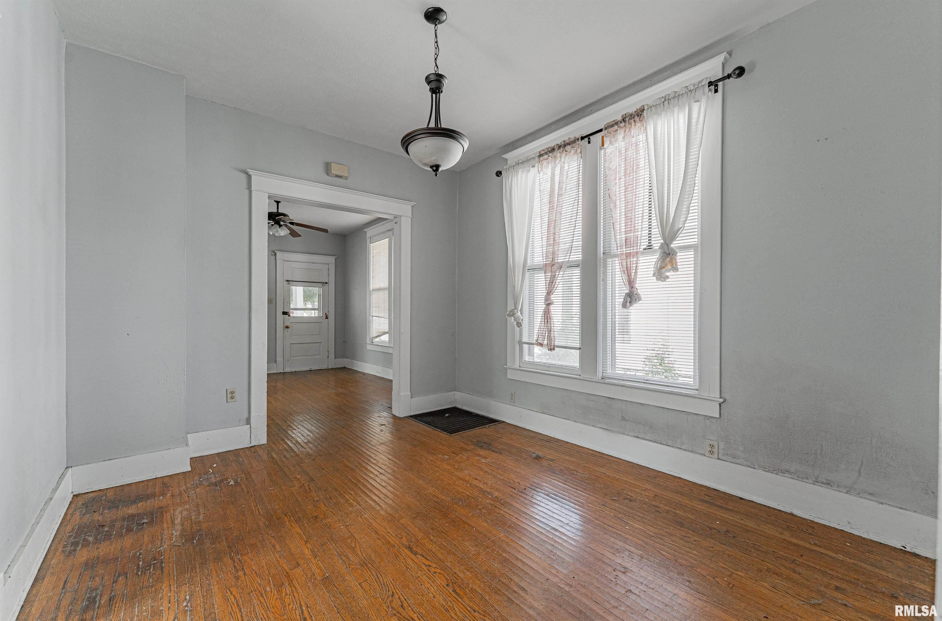 402 Wyatt Avenue Lincoln, IL 62656 - Photo 7 of 22