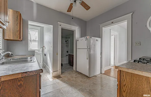 $65,000 | 402 Wyatt Avenue, Lincoln, IL 62656