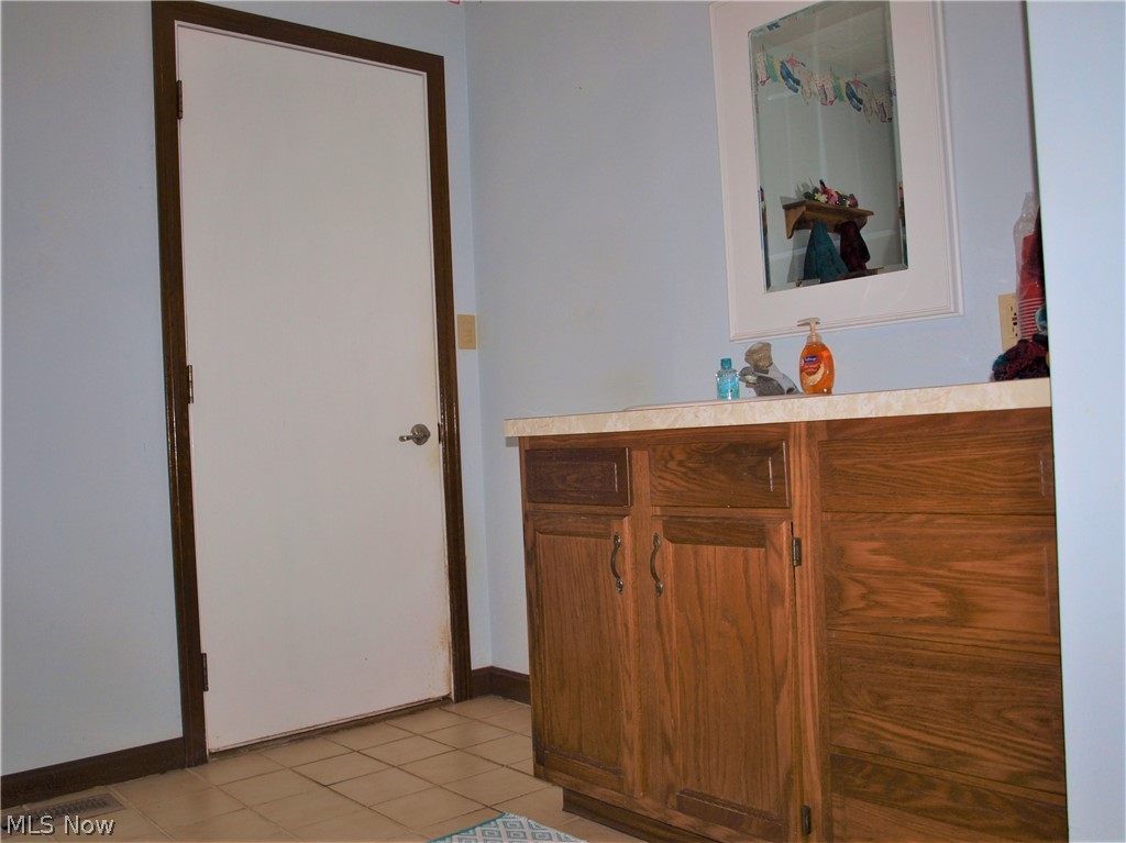 2029 State Road Northwest Warren, OH 44481 - Photo 15 of 19 Gallery Image 15