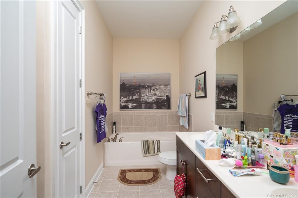 5425 Closeburn Road, Unit 209 Charlotte, NC 28210 - Photo 15 of 19 Gallery Image 15