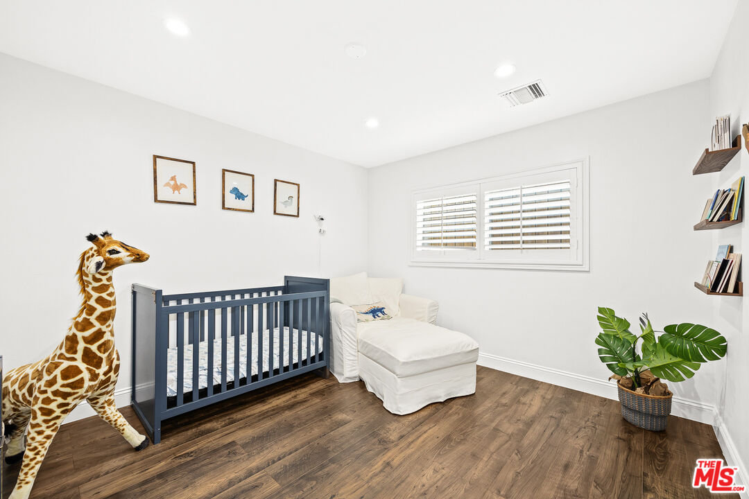 4844 Commonwealth Avenue La Canada Flintridge, CA 91011 - Photo 23 of 43 a bathroom with a sink and a window