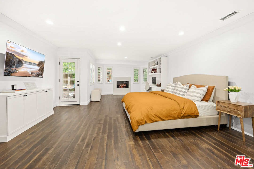 4844 Commonwealth Avenue La Canada Flintridge, CA 91011 - Photo 28 of 43 a spacious bedroom with a bed and a flat screen tv