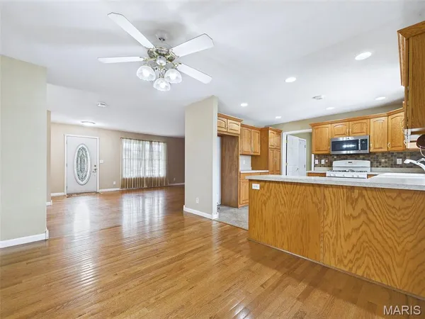 $350,000 | 1121 Lakeview Drive, Breese, IL 62230