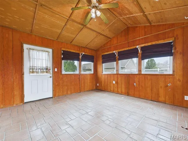 $350,000 | 1121 Lakeview Drive, Breese, IL 62230