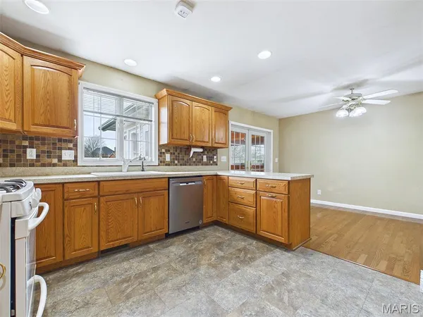 $350,000 | 1121 Lakeview Drive, Breese, IL 62230