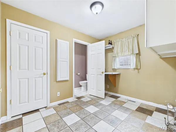 $350,000 | 1121 Lakeview Drive, Breese, IL 62230