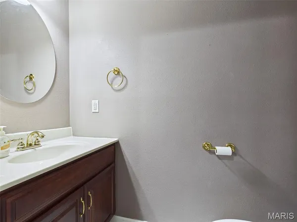 $350,000 | 1121 Lakeview Drive, Breese, IL 62230