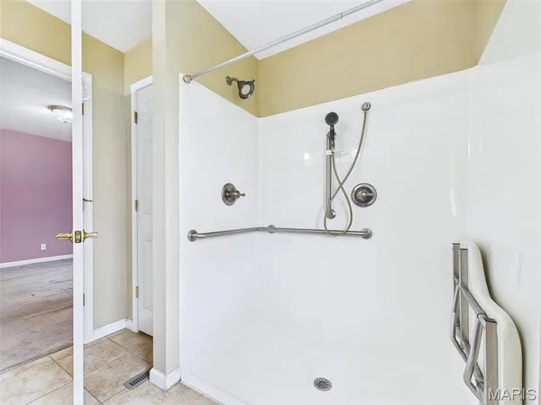 $350,000 | 1121 Lakeview Drive, Breese, IL 62230