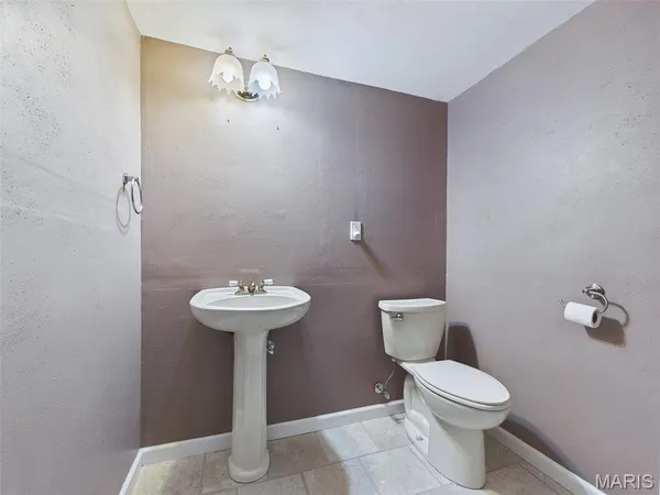 $350,000 | 1121 Lakeview Drive, Breese, IL 62230