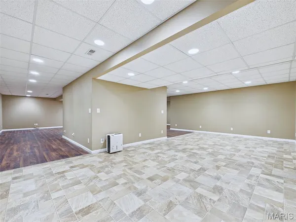 $350,000 | 1121 Lakeview Drive, Breese, IL 62230