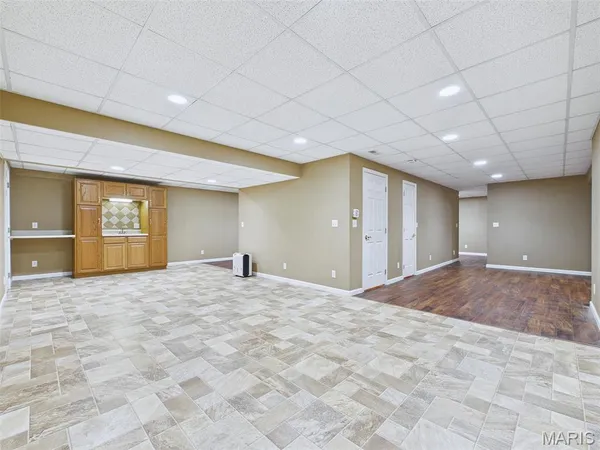 $350,000 | 1121 Lakeview Drive, Breese, IL 62230