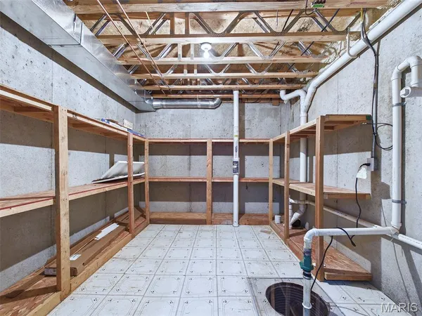 $350,000 | 1121 Lakeview Drive, Breese, IL 62230