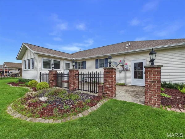 $350,000 | 1121 Lakeview Drive, Breese, IL 62230