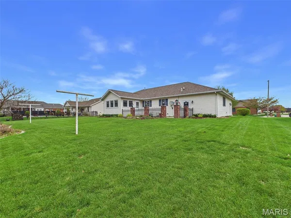 $350,000 | 1121 Lakeview Drive, Breese, IL 62230