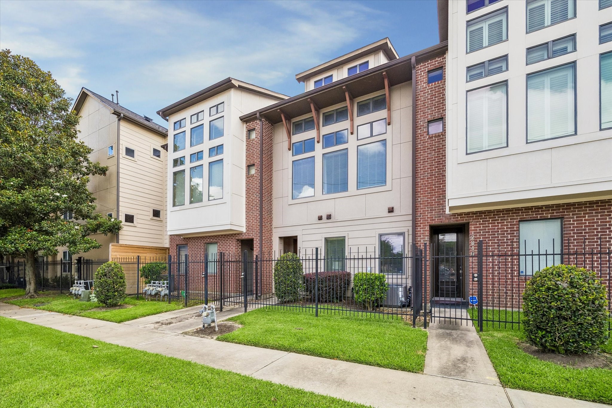 2848 Leeland Street Houston, TX 77003 - Photo 2 of 25