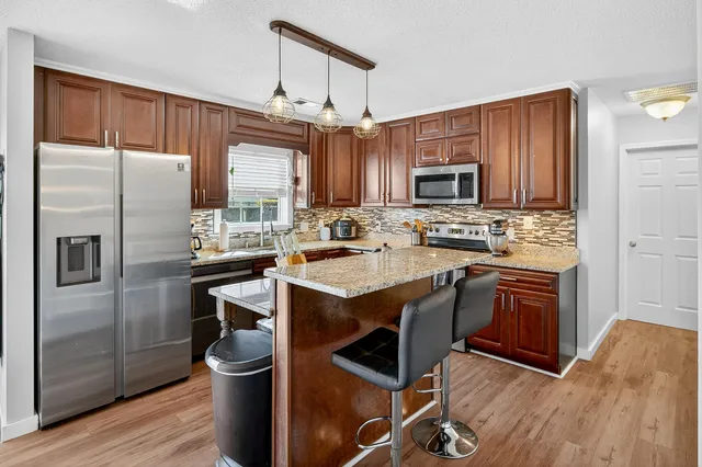 $385,000 | 539 Holiday Drive, Summerville, SC 29483