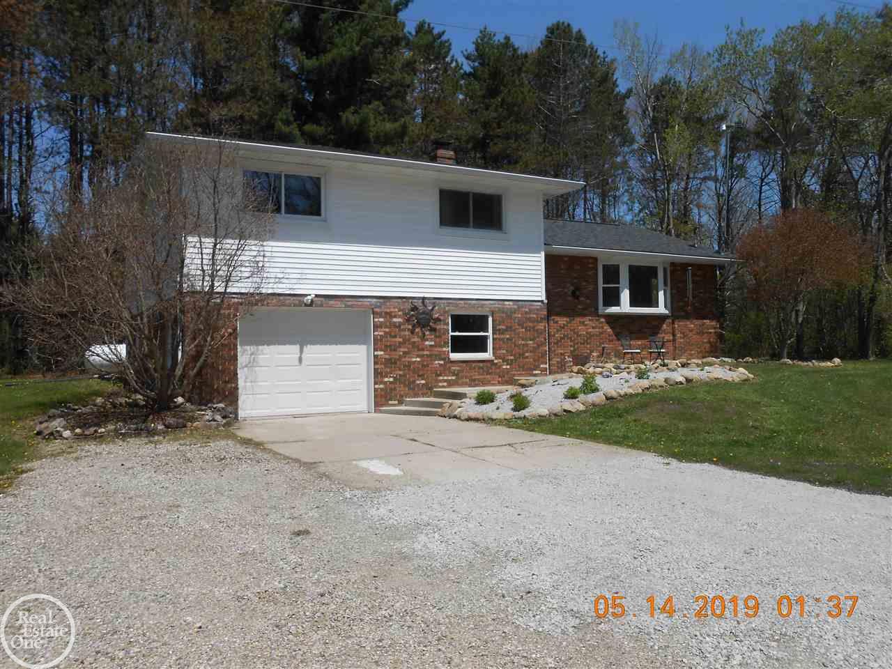 8090 Yale Road Avoca, MI 48006 - Photo 33 of 34 31379922-33.JPG