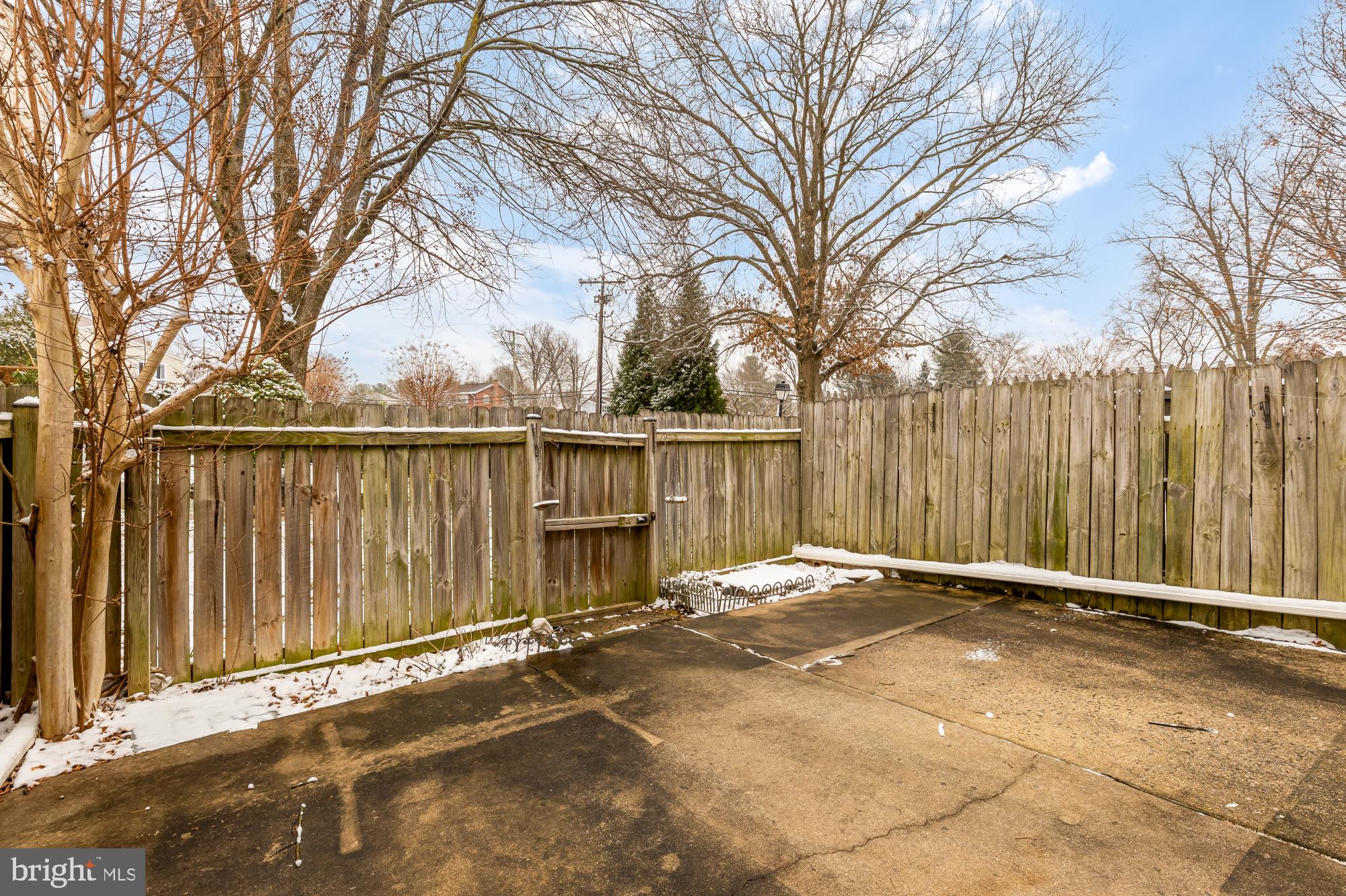 7149 Mill Run Drive, Unit 155 Rockville, MD 20855 - Photo 21 of 22 a backyard of a house with wooden fence