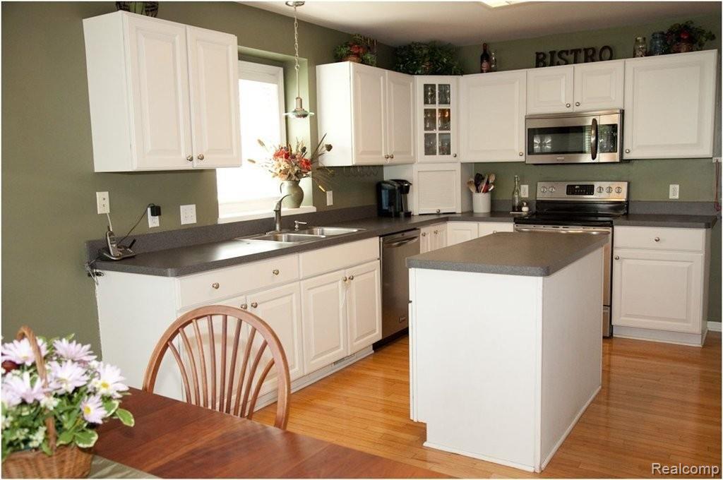 230 Locust Point Howell, MI 48843 - Photo 6 of 18 Kitchen