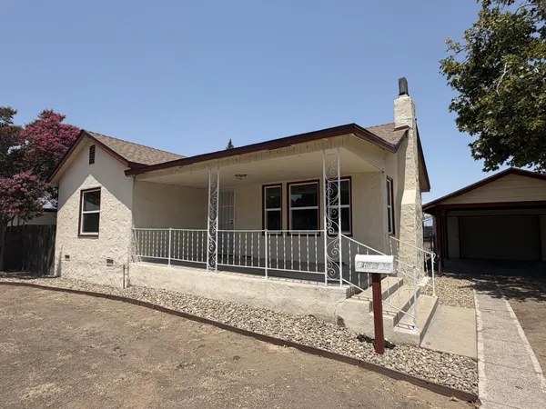 $299,900 | 410 North 3rd Street, Chowchilla, CA 93610
