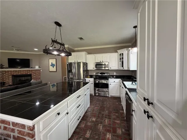 $264,900 | 526 Holly Moore Drive, Pineville, LA 71360