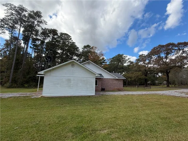 $264,000 | 526 Holly Moore Drive, Pineville, LA 71360