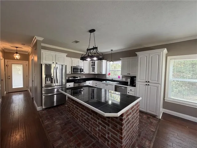 $264,000 | 526 Holly Moore Drive, Pineville, LA 71360