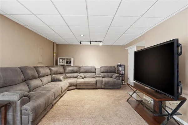 $289,900 | 915 Sunset Circle, Cranberry Township, PA 16066