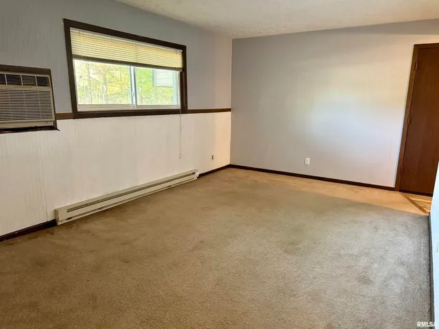 $900 | 4211 Highway 6, Unit 1, Coal Valley, IL 61240