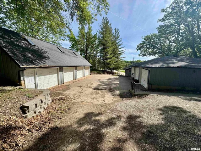 $900 | 4211 Highway 6, Unit 1, Coal Valley, IL 61240