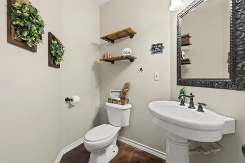 $999,000 | 195 Freedom Drive, Georgetown, TX 78626