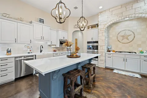 $999,000 | 195 Freedom Drive, Georgetown, TX 78626