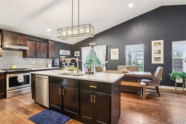 $390,000 | 5 Meadowbrooke Drive, Troy, IL 62294