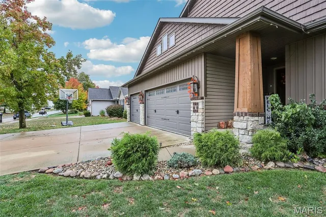 $390,000 | 5 Meadowbrooke Drive, Troy, IL 62294