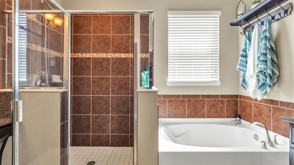 4105 Berkshire Loop Lakeland, FL 33813 - Photo 28 of 41 a bathroom with a bathtub and window