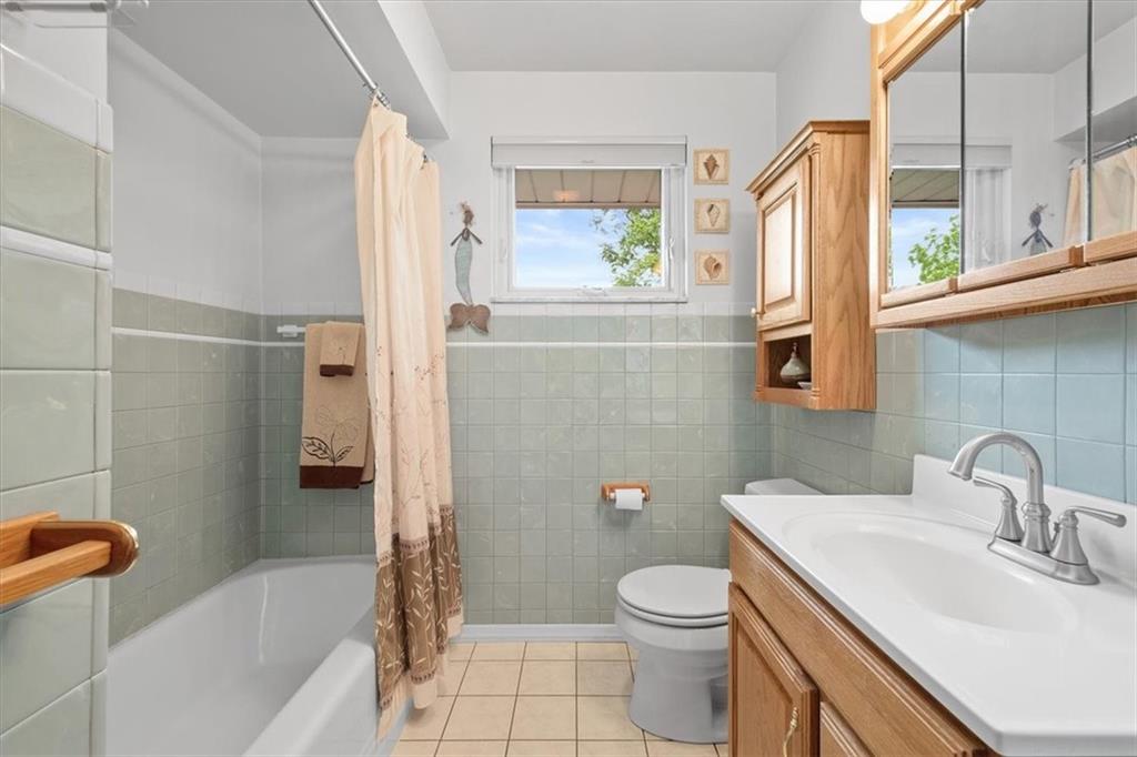 1020 Silver Lane McKees Rocks, PA 15136 - Photo 5 of 36 a bathroom with a sink toilet and shower