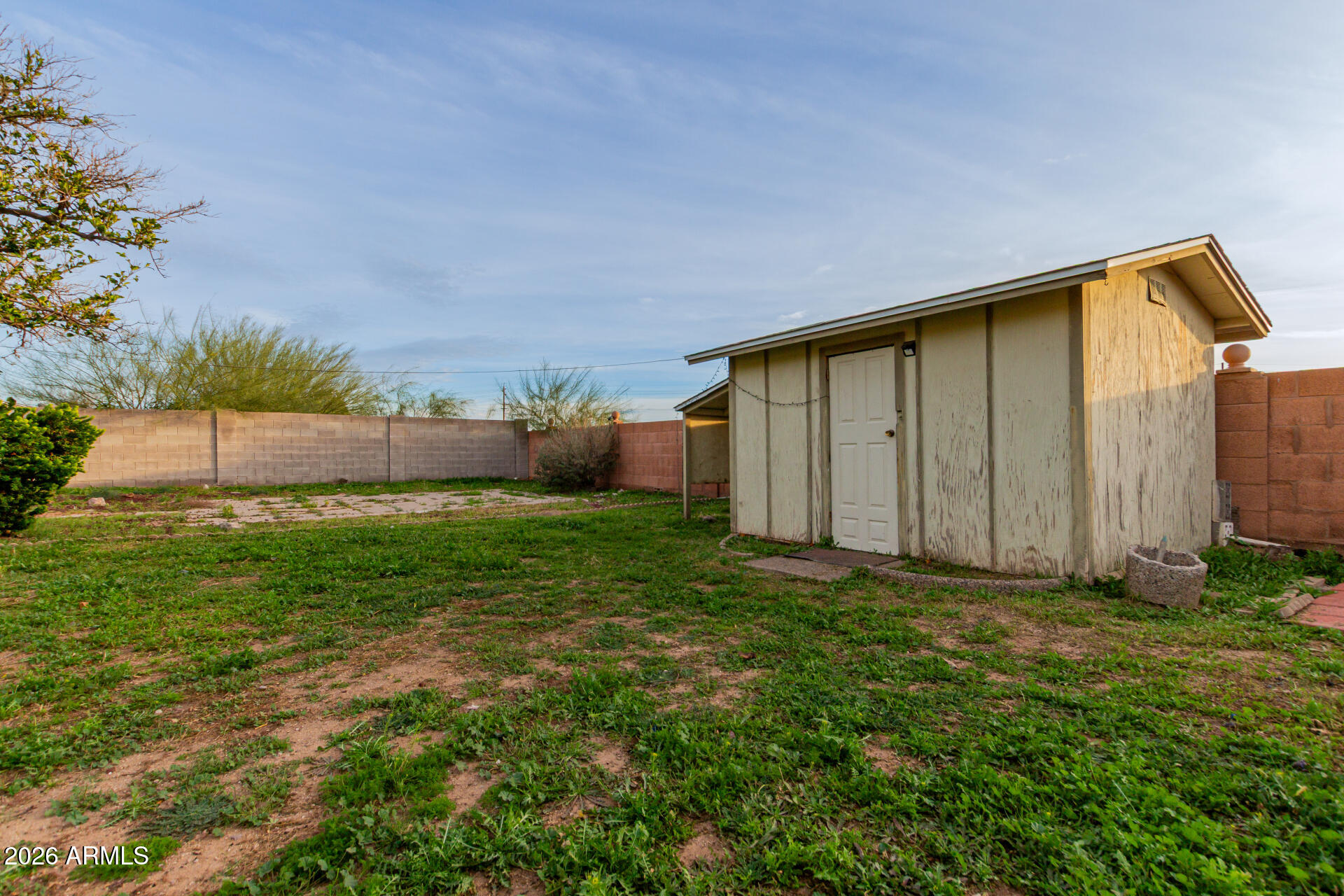 9403 East Cisco Road Mesa, AZ 85207 - Photo 20 of 20 a backyard of a house with lots of green space