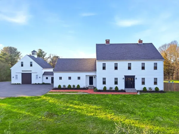 a front view of house with yard and entertaining space