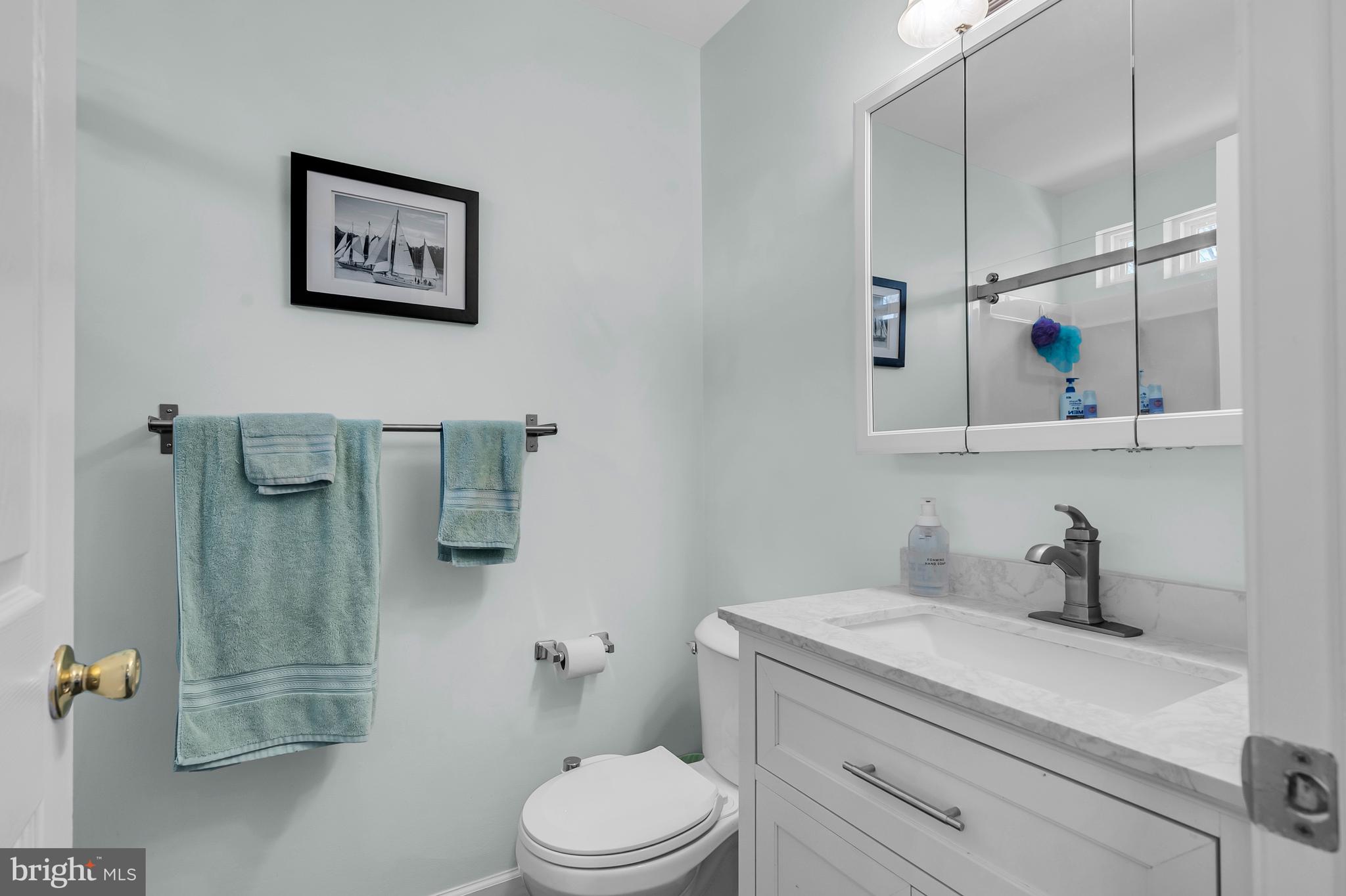 43 Wicklow Road Bear, DE 19701 - Photo 25 of 37 a bathroom with a toilet a sink and mirror